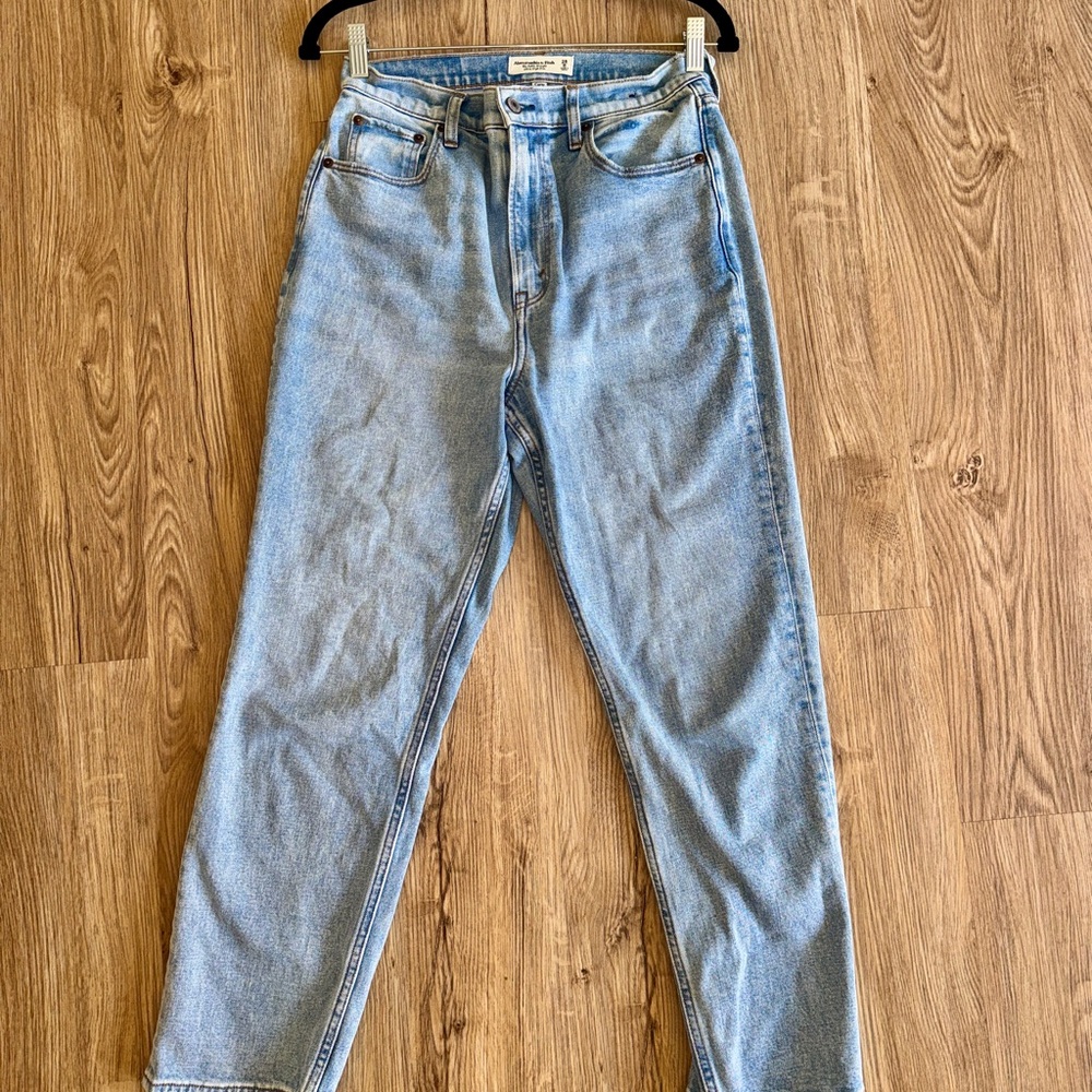Abercrombie & Fitch High-Rise Light Wash Ankle Straight Jeans- Size 28 - Picture 7 of 15